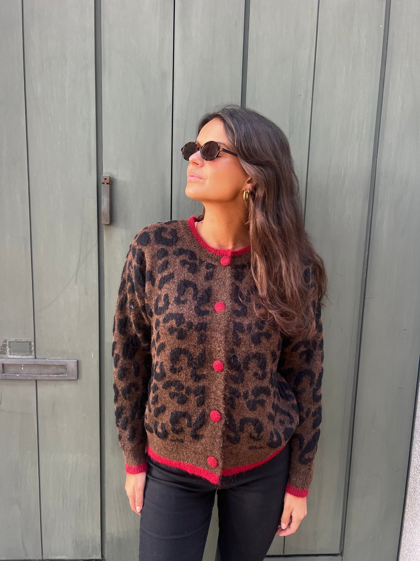 Casaco animal print com vermelho