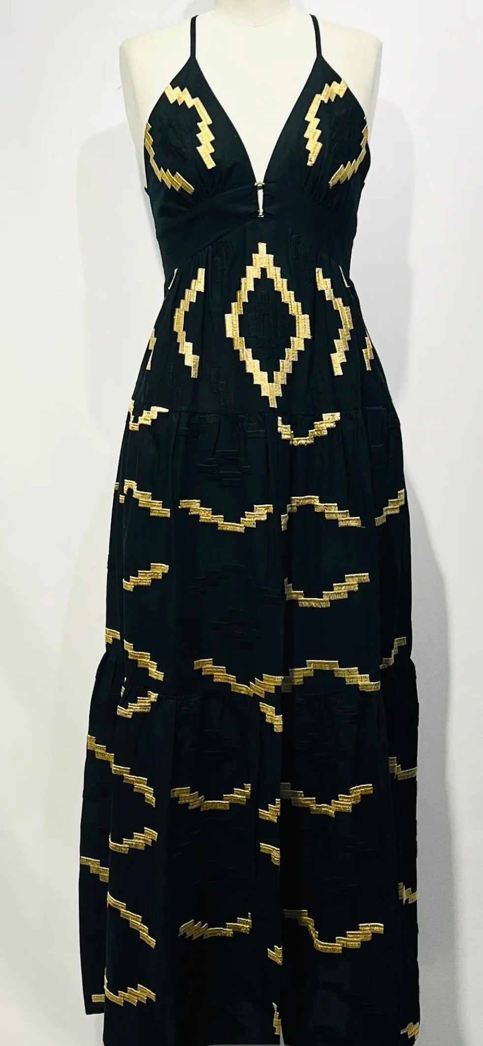 Vestido preto dourados