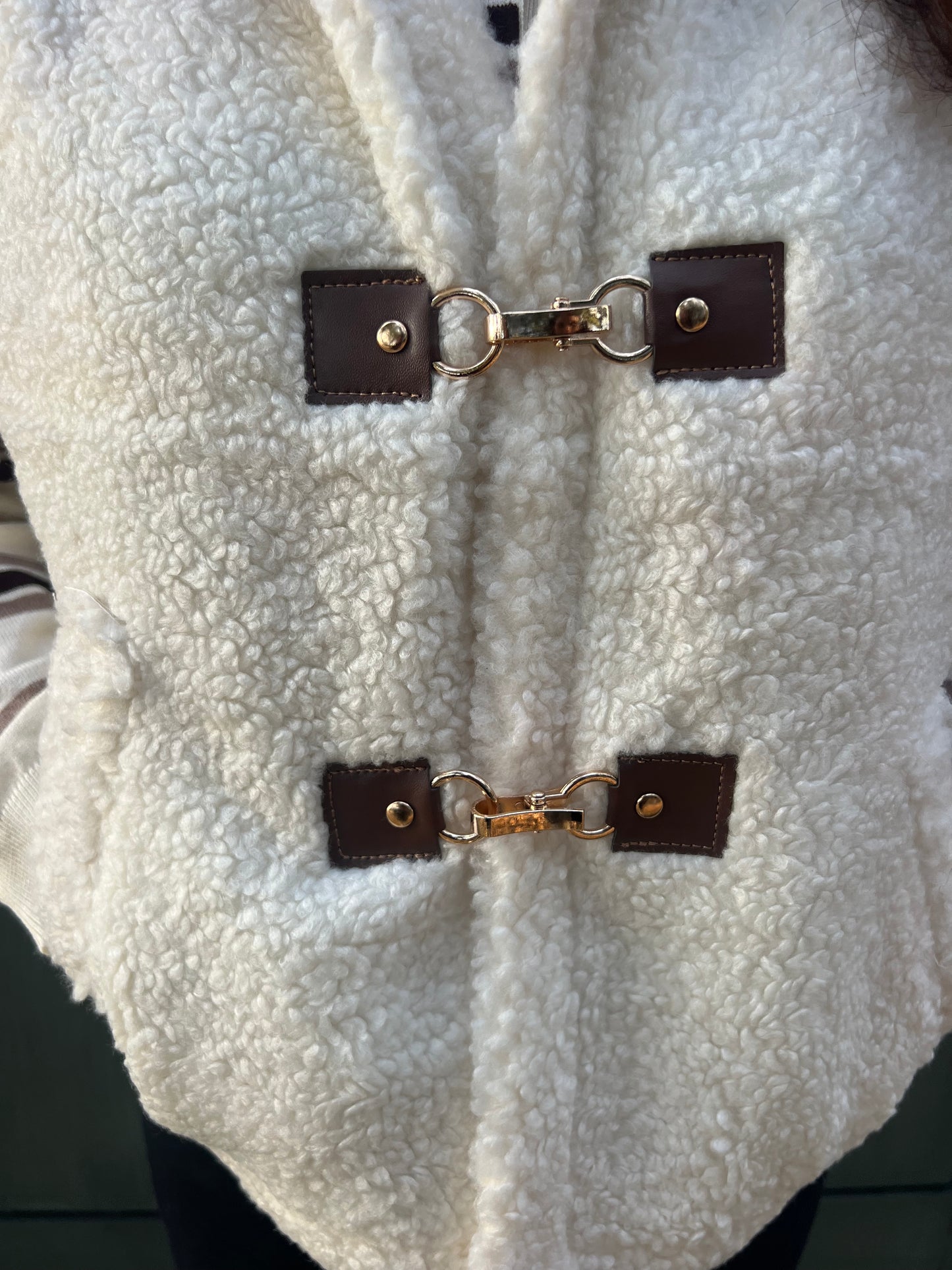 Colete branco carapuço