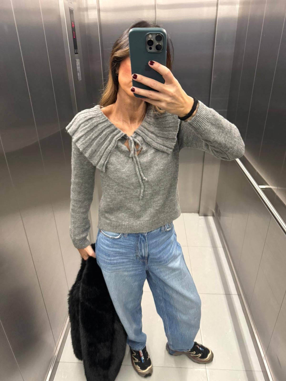 Camisola cinza gola