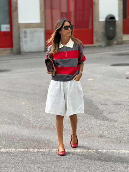 Polo cinza e vermelho