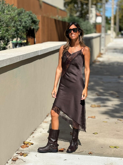 Vestido chocolate renda