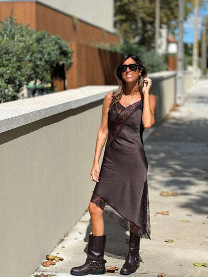 Vestido chocolate renda