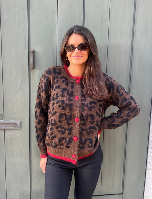 Casaco animal print com vermelho