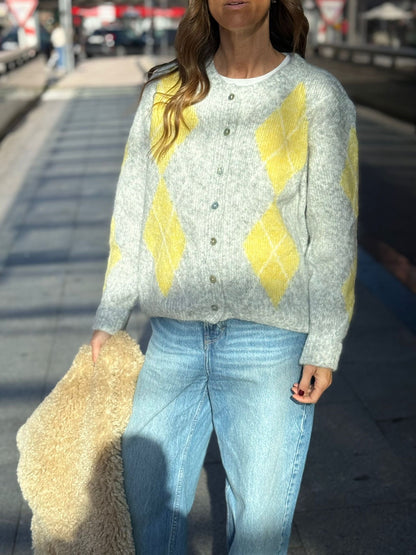 Casaco cinza e amarelo