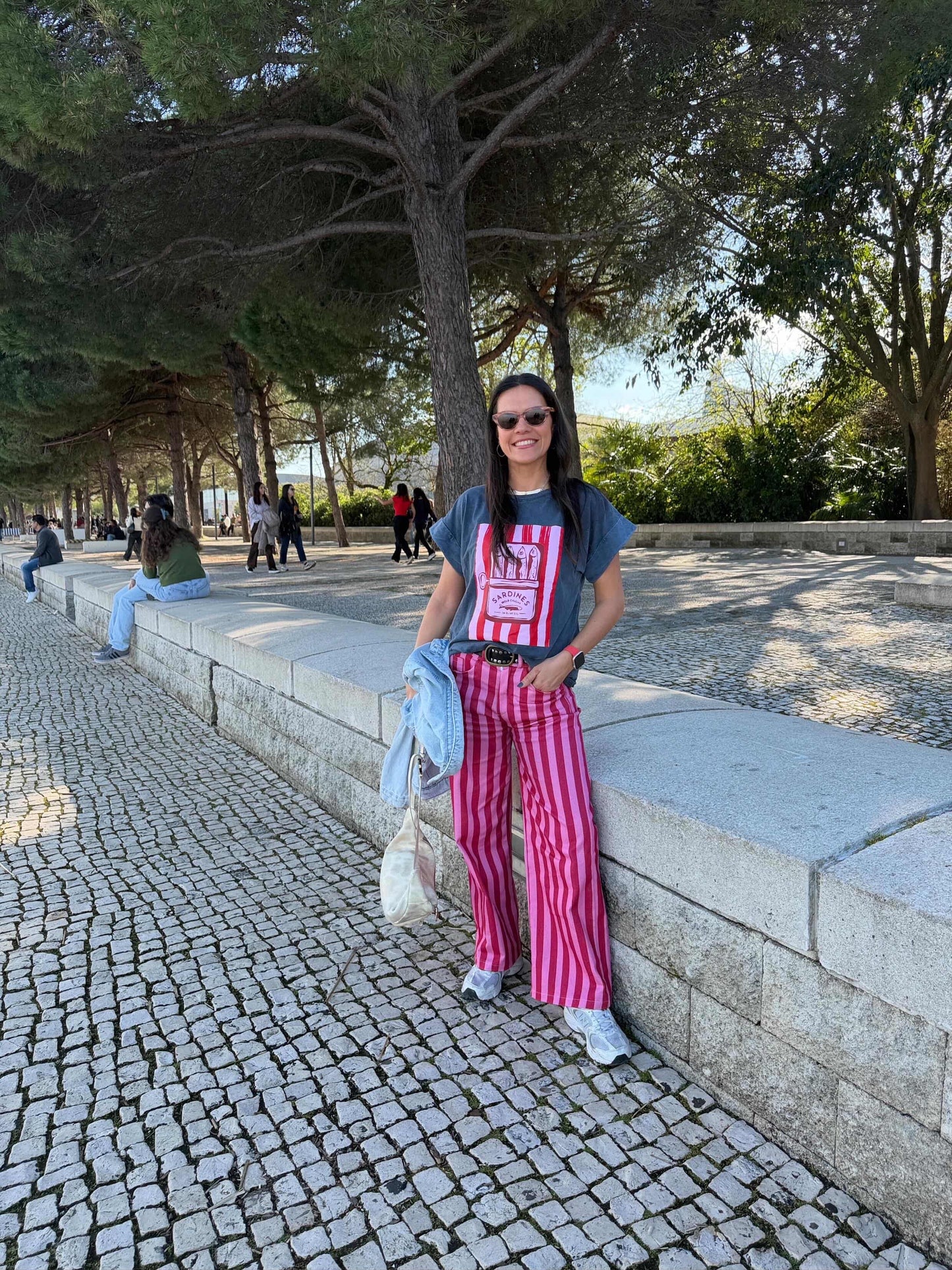 Calças riscas vermelho e rosa