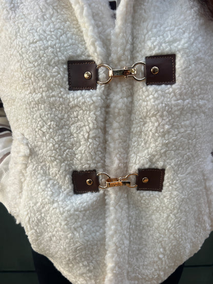 Colete branco carapuço