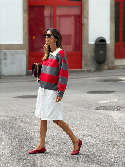 Polo cinza e vermelho